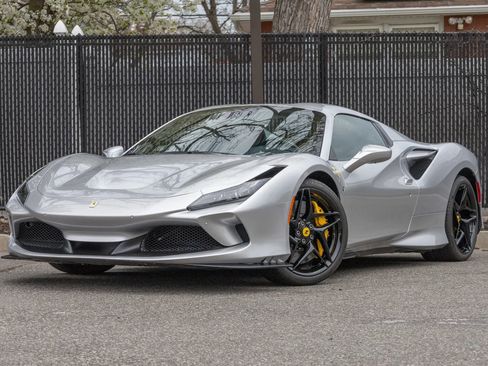 Used 2022 Ferrari F8 Tributo RWD image 2