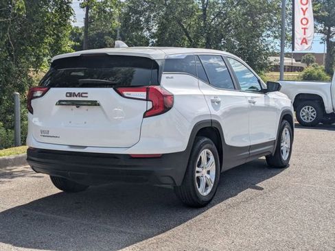 Used 2024 GMC Terrain SLE FWD image 3