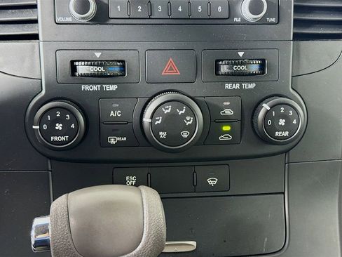 Used 2011 Kia Sedona LX FWD image 12