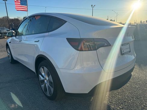 Used 2024 Tesla Model Y Long Range image 2