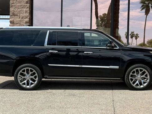 Used 2019 Cadillac Escalade ESV Luxury image 15