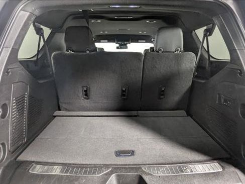 Used 2023 Chevrolet Suburban Premier image 15