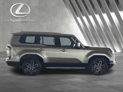 Used 2024 Lexus GX 550 w/ Accessory Package (Z1) AWD/4WD image 4