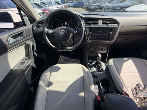 Used 2018 Volkswagen Tiguan SE AWD/4WD image 11