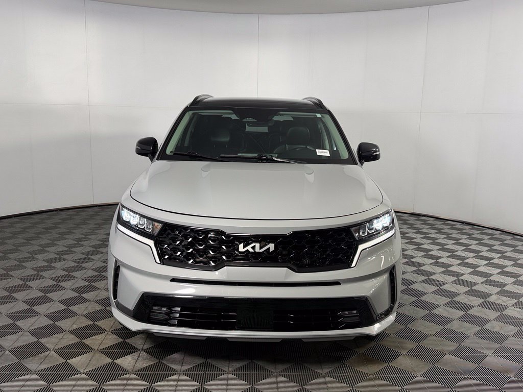 Used 2023 Kia Sorento EX w/ Panoramic Sunroof Package FWD image 2
