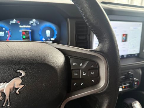 Used 2025 Ford Bronco Badlands image 44