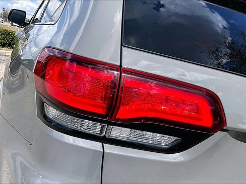 Used 2020 Jeep Grand Cherokee Altitude image 28