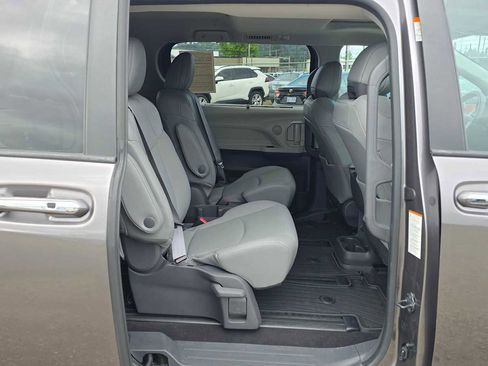 Certified 2021 Toyota Sienna XLE AWD/4WD image 16