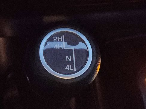 Used 2023 Jeep Gladiator Sport image 23