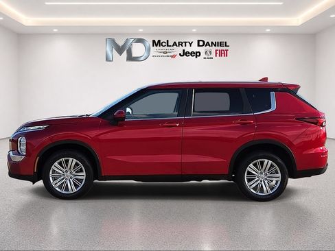Used 2024 Mitsubishi Outlander ES FWD image 3