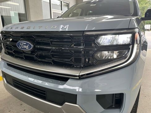 New 2025 Ford Expedition Platinum w/ Driver's Package image 2