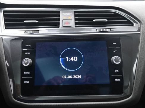 Used 2020 Volkswagen Tiguan SEL FWD image 11