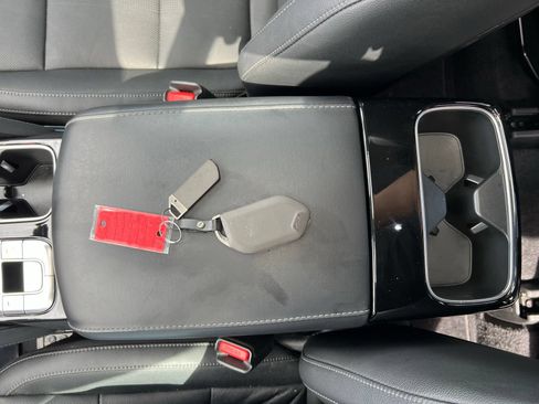 Used 2025 Kia Telluride EX w/ EX Captain's Chair Package FWD image 45