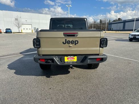 Used 2020 Jeep Gladiator Sport image 4