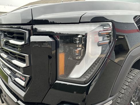 Used 2024 GMC Sierra 2500 AT4 w/ Technology Package image 9