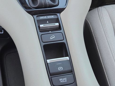Used 2023 Honda HR-V LX image 25
