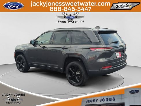 Used 2023 Jeep Grand Cherokee Altitude AWD/4WD image 3