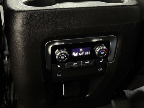 Used 2025 GMC Yukon Denali image 18
