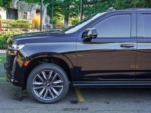 Used 2023 Cadillac Escalade ESV Sport Platinum image 4