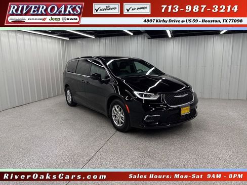 Used 2026 Chrysler Pacifica Select FWD image 1