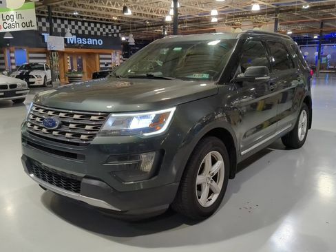 Used 2016 Ford Explorer XLT w/ Equipment Group 202A AWD/4WD image 1