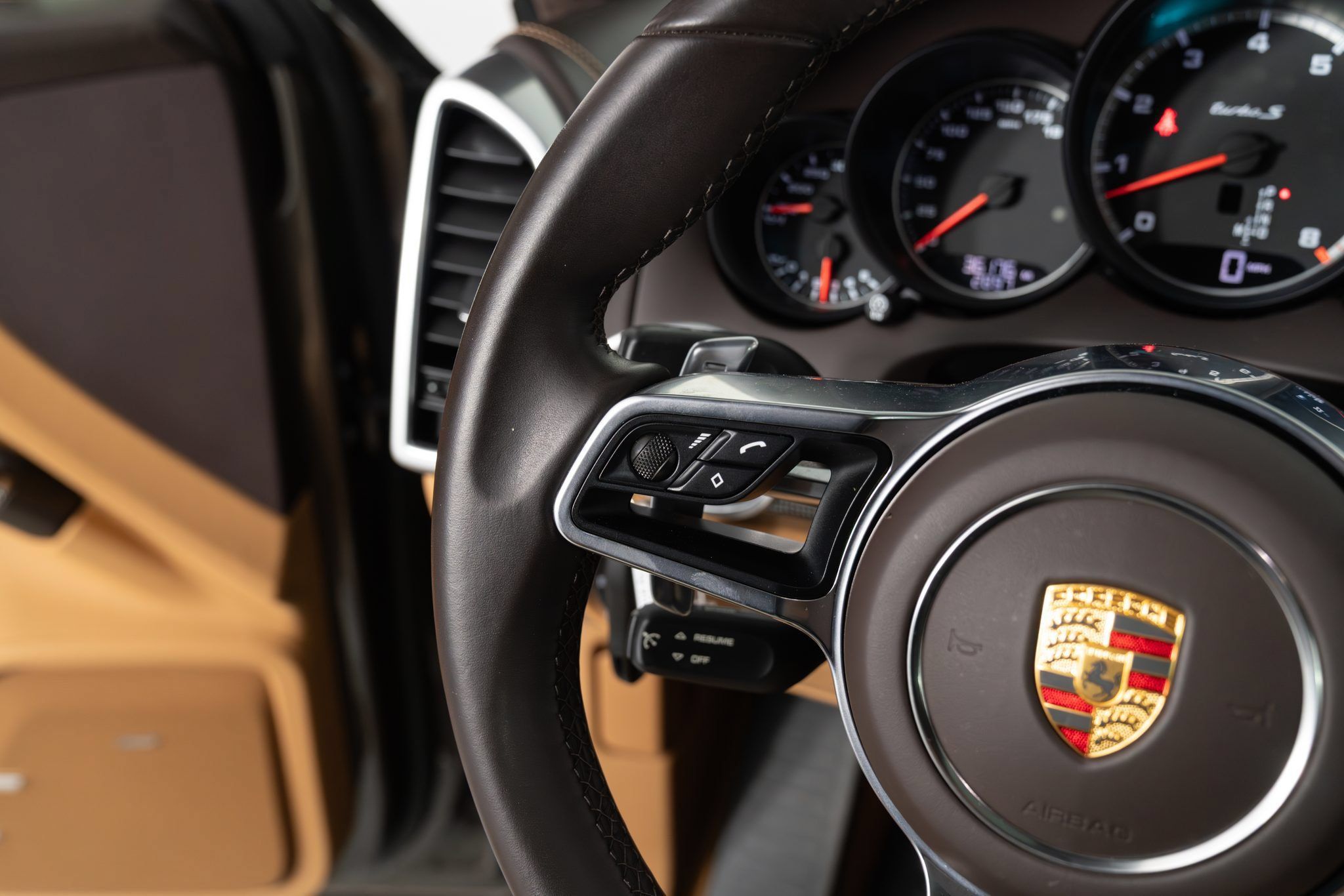 Used 2016 Porsche Cayenne Turbo S AWD/4WD image 31