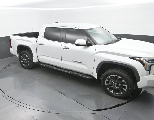 Used 2025 Toyota Tundra Limited AWD/4WD image 27