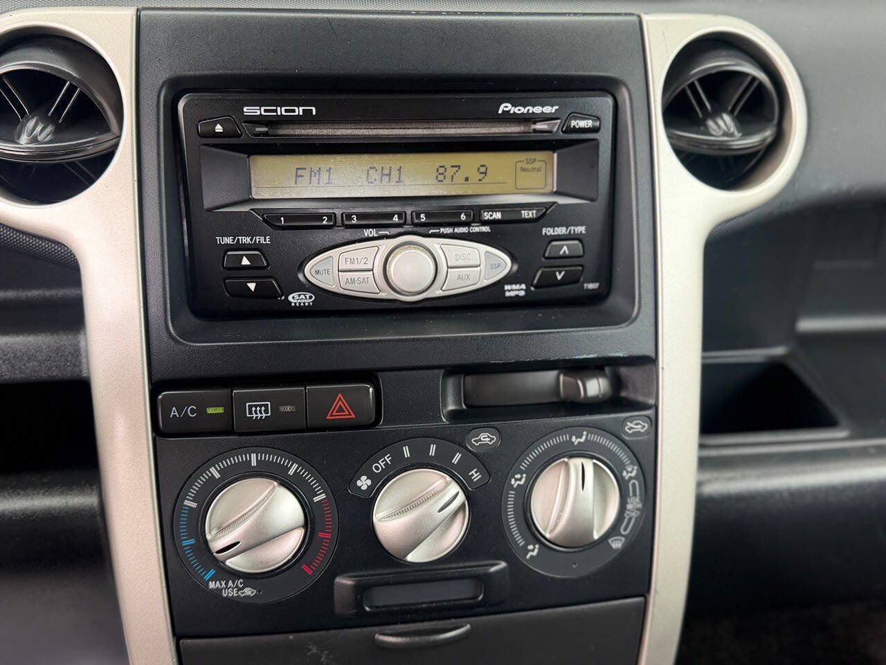 Used 2006 Scion xB FWD image 10