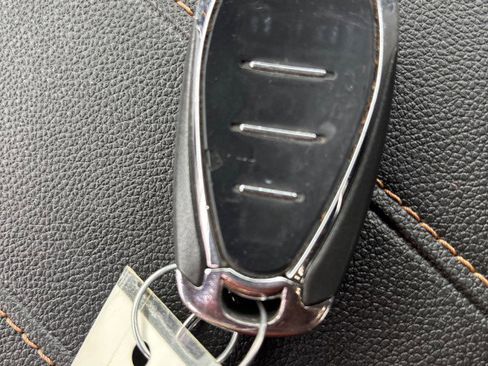 Used 2019 Chevrolet Traverse LT image 18