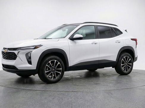 Used 2025 Chevrolet TrailBlazer LT image 3