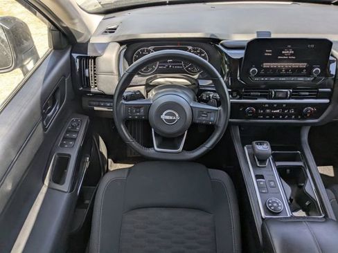 Used 2025 Nissan Pathfinder SV AWD/4WD image 15