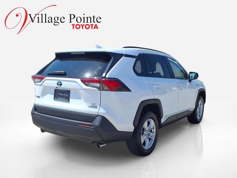 Certified 2021 Toyota RAV4 LE AWD/4WD image 6