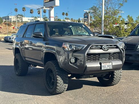 Used 2022 Toyota 4Runner SR5 Premium w/ Moonroof Package AWD/4WD image 2