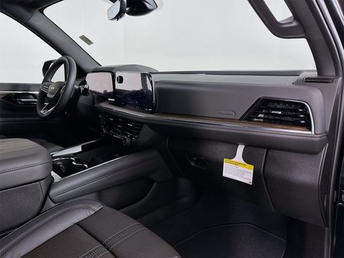 New 2026 Chevrolet Suburban High Country image 32