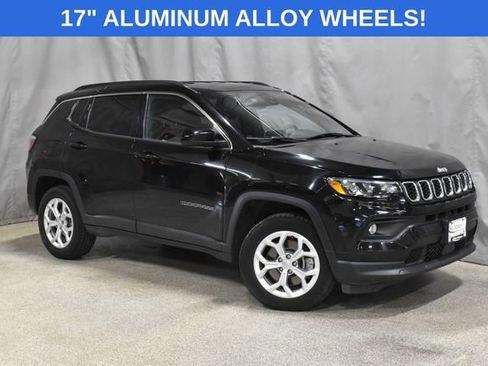 Used 2024 Jeep Compass Latitude image 3