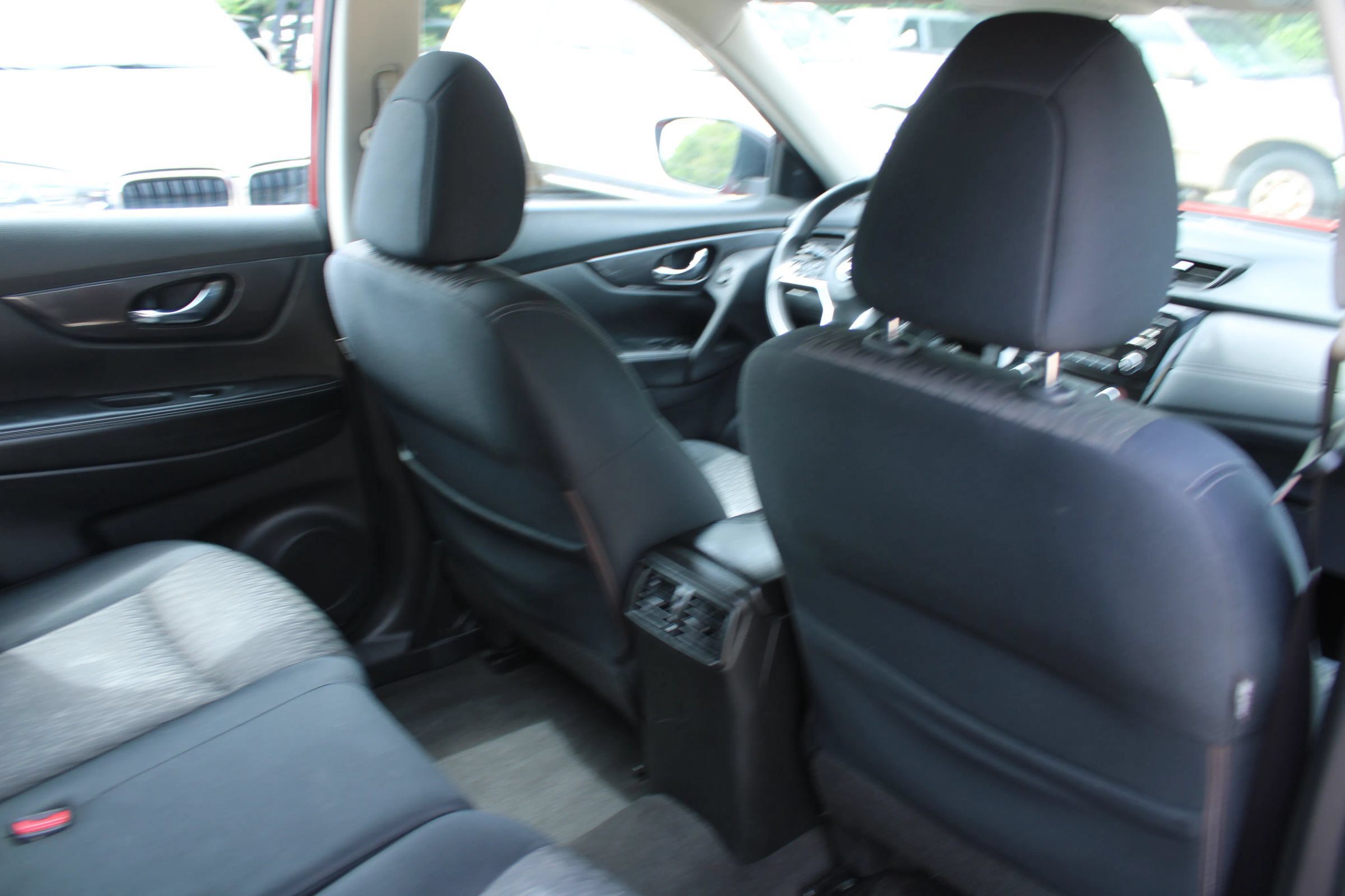 Used 2017 Nissan Rogue S AWD/4WD image 25