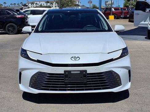 Used 2025 Toyota Camry XLE w/ Premium Plus Package image 2