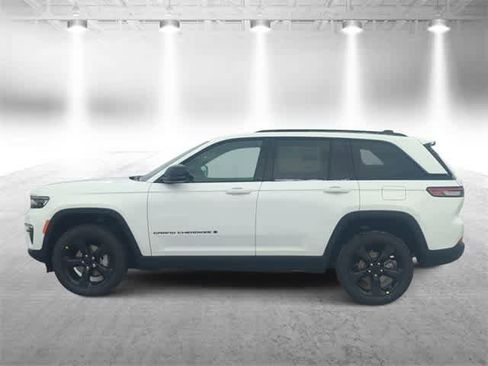 New 2025 Jeep Grand Cherokee Limited image 5