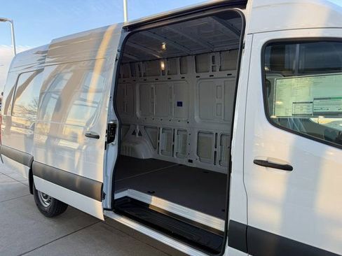 New 2025 Mercedes-Benz Sprinter 2500 image 22