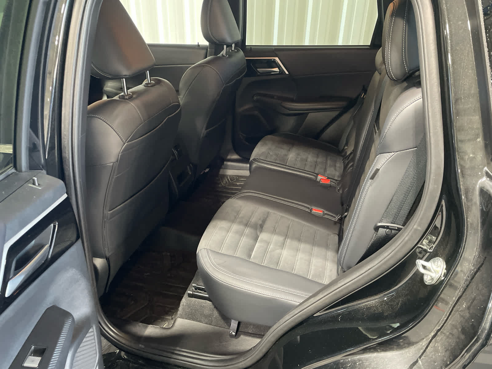 Used 2023 Mitsubishi Outlander SE AWD/4WD image 7
