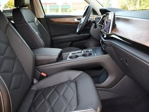 New 2026 Volkswagen Atlas SE image 28