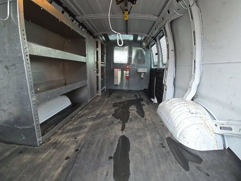 Used 2014 Chevrolet Express 1500 RWD image 3
