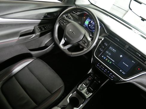 Used 2023 Chevrolet Bolt EUV Premier w/ Sun & Sound Package FWD image 9