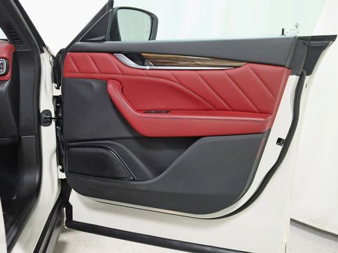 Used 2022 Maserati Levante GT image 33