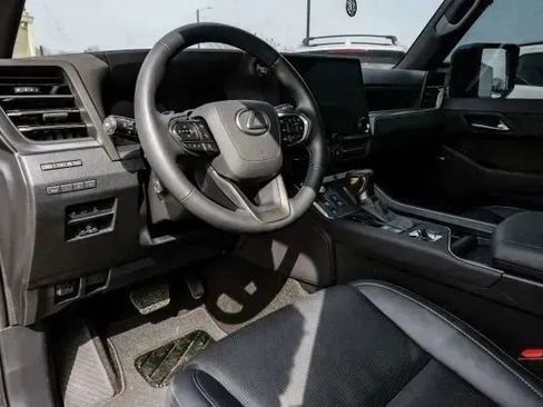 Used 2025 Lexus GX 550 image 4