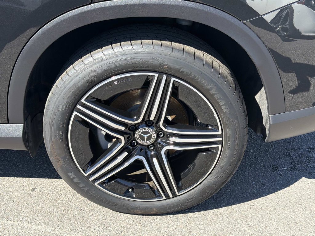 Used 2026 Mercedes-Benz GLC 300 image 4