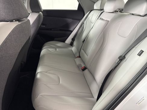 Used 2025 Hyundai Elantra Limited FWD image 15