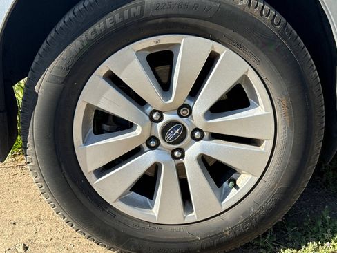 Used 2015 Subaru Outback 2.5i Premium AWD/4WD image 3