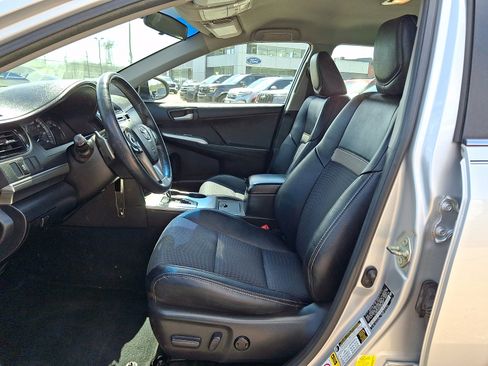Used 2014 Toyota Camry SE image 13