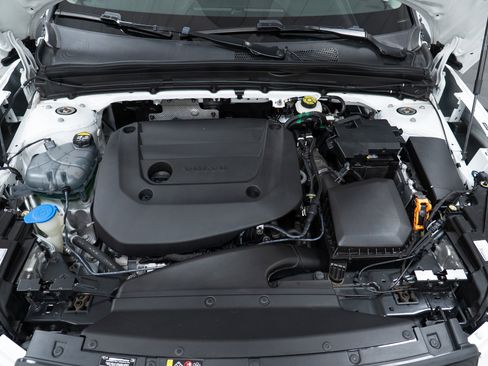 Used 2023 Volvo XC40 B5 Ultimate w/ Protection Package Premier AWD/4WD image 9